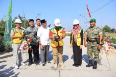 Bupati Gresik Pastikan Jalan Poros Desa Bakal Betonisasi Semua