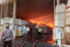 Gudang Pabrik Wings di Gresik Terbakar Petugas 5 Jam Padamkan Api