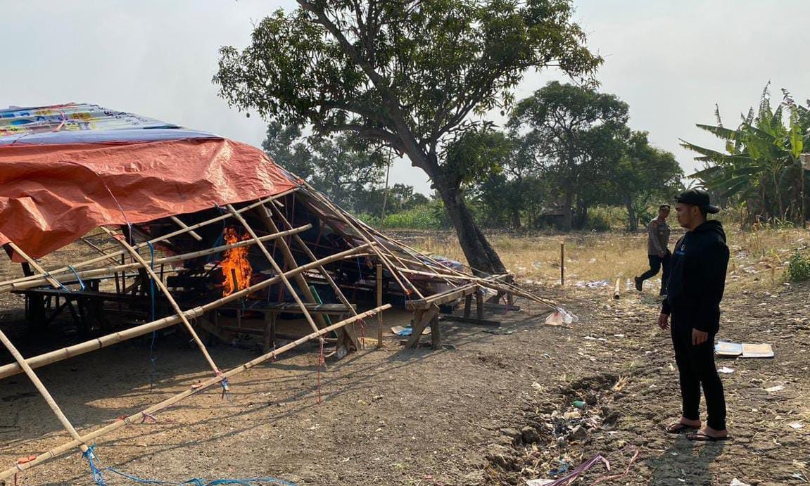 Polres Gresik Musnahkan Arena Sabung Ayam di Menganti