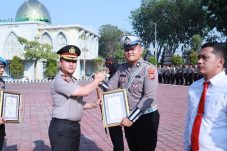 Lima Personel Polres Gresik Raih Penghargaan Pelayanan Prima Tingkat Nasional