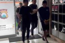 Polres Gresik Tangkap Pria yang Pamer Alat Kelamin di Jalanan