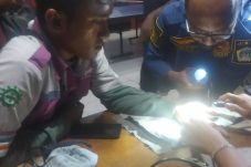 Cincin Tak Bisa Dilepas Malam-malam Iwan Datangi Pos Kota Damkar Gresik