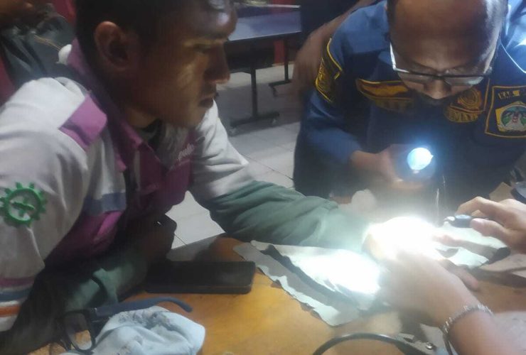 Cincin Tak Bisa Dilepas Malam-malam Iwan Datangi Pos Kota Damkar Gresik