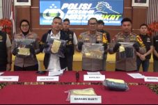 Polisi Ungkap Pencurian Modus Geser Tas di AEON Deltamas, 4 Tersangka Diamankan