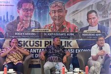 Rocky Gerung dan Asep Kusnanto Soroti Demokrasi Ekonomi