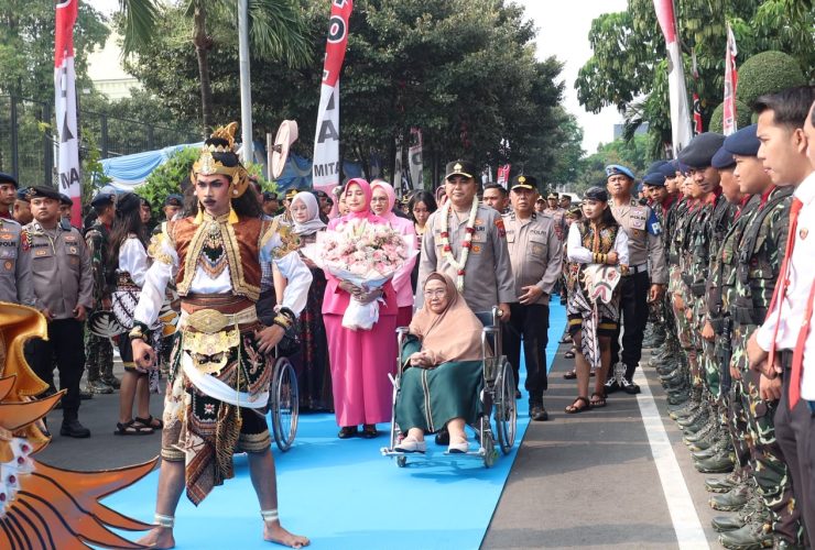 Disambut Pedang Pora, Irjen Pol Dekananto Eko Purwono Resmi Pimpin Polda Jatim