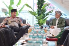 Perkuat Sinergi dengan Ulama, Kapolri Silaturahmi dengan Rais Aam PBNU di Surabaya