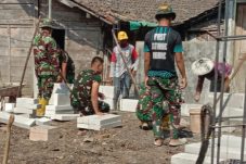 TMMD ke-130 Kodim Ngawi, Pembangunan RTLH Milik Samidi Mulai Pasang Herbel