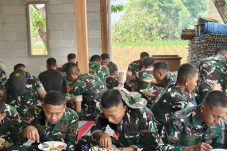Satgas TMMD ke-130 Kodim Ngawi, Istirahat Sejenak Sambil Menikmati Makan Bersama