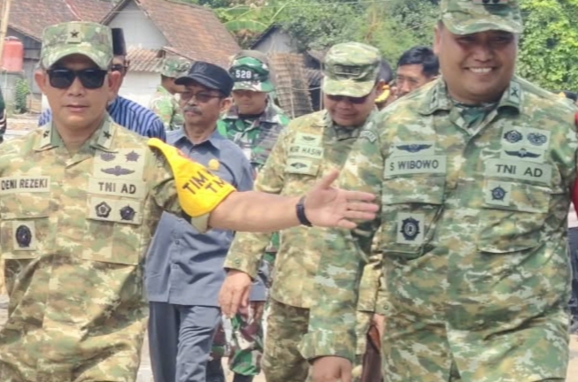 Kapten Inf Jumadi, Sosok Pemimpin Hadir di Tengah Anggota Satgas TMMD ke-130