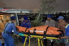 Dievakuasi Satpolairud Polres Gresik Alga Ditemukan Tewas Mengambang di Perairan Mengare