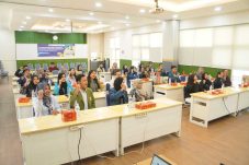 17 Mahasiswa Pintar Gresik Terima Bestro