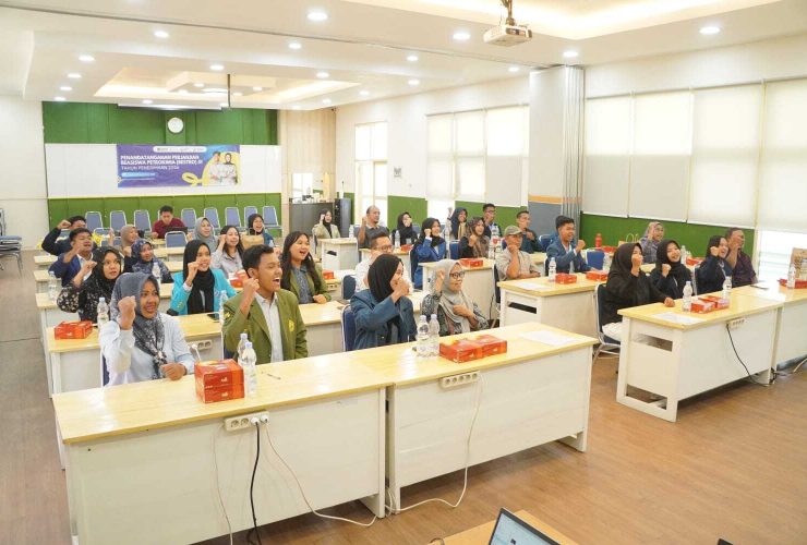 17 Mahasiswa Pintar Gresik Terima Bestro