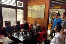 Polres Gresik Tangkap 14 Orang Beli Pertalite Pakai Motor Tangki Modifikasi