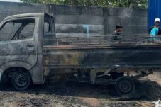 Pindahkan BBM ke Drum Besi Sebuah Mobil Ludes Terbakar