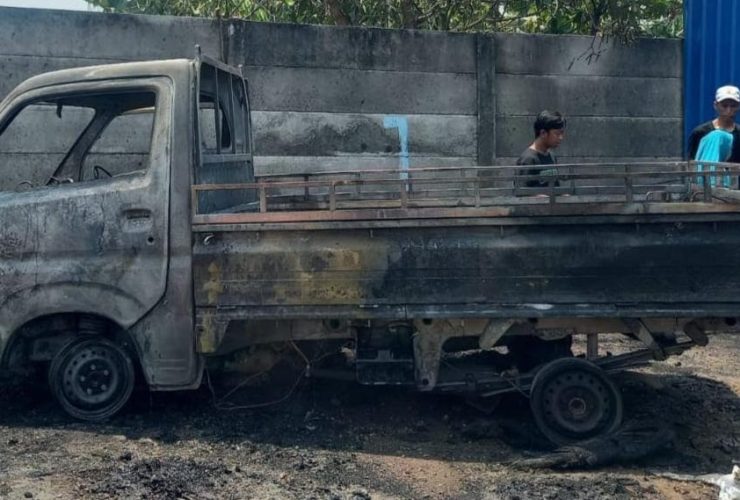 Pindahkan BBM ke Drum Besi Sebuah Mobil Ludes Terbakar