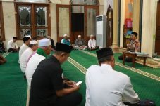 Gelar Safari Subuh Kapolres Gresik Ajak Warga Jadi Polisi bagi Diri Sendiri