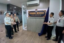 Permudah Investor dan Tenaga Kerja Asing Beranda Imigrasi Buka di KEK Gresik