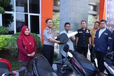 Polres Gresik Ringkus 11 Tersangka Motor Curian Dikembalikan Kepada Korban
