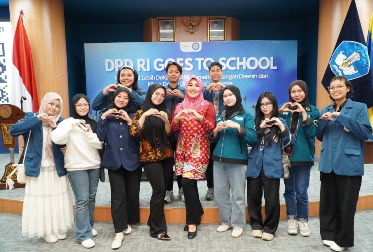 Senator Lia – Unair Gembleng Mahasiswa Melek Politik !