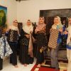 Ning Lia Terpikat Batik Alami Khas Lamongan
